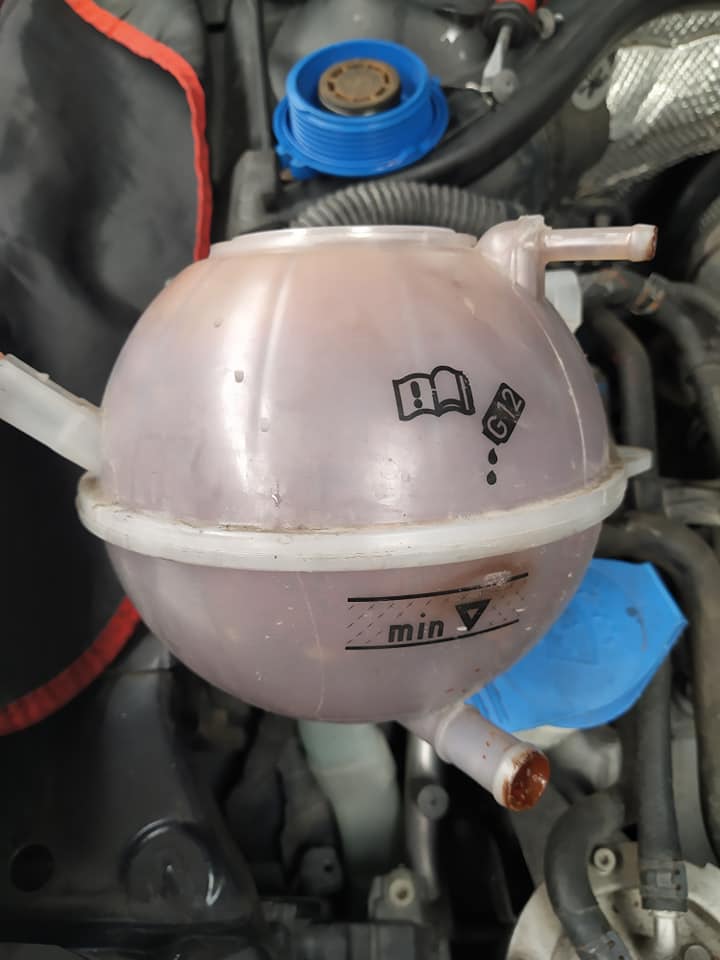 Limpeza de reservat&oacute;rio do l&iacute;quido de refrigera&ccedil;&atilde;o - Oficina ONCar